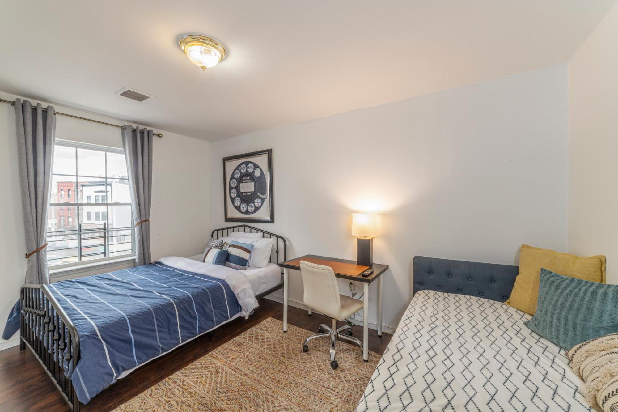 Huge 3br Urban Gem Just 3 Miles To Nyc Free Parking *